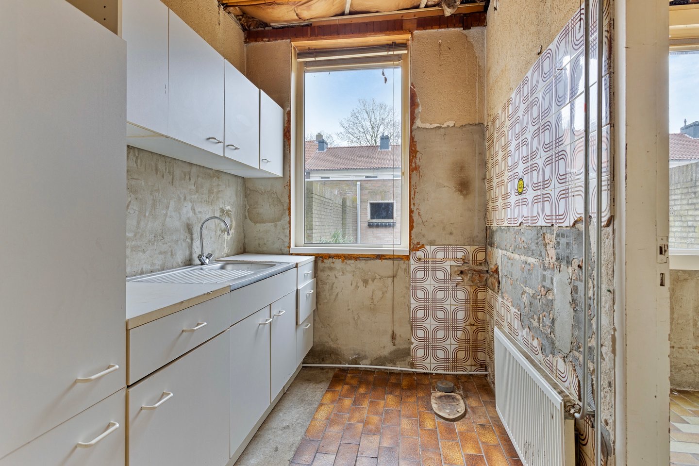 Originele keuken voor de renovatie in Eindhoven